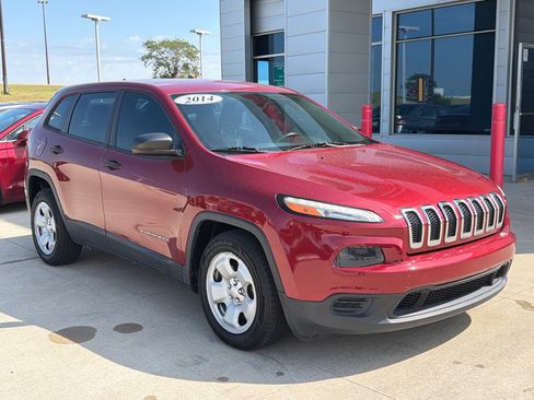 Used 2014 Jeep Cherokee Sport FWD image 2