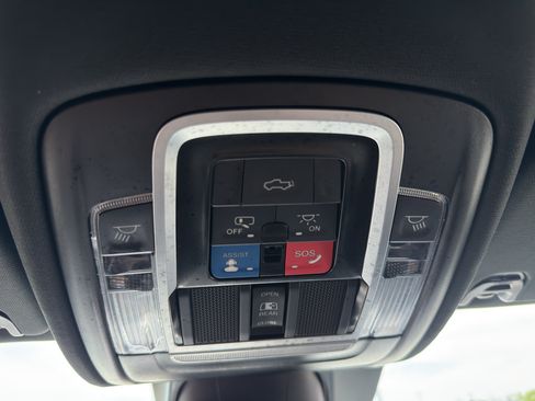 Used 2024 RAM 1500 Laramie AWD/4WD image 23