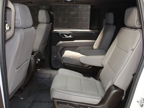 Used 2022 GMC Yukon XL SLT w/ SLT Premium Package AWD/4WD image 39