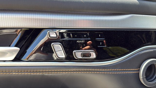 Used 2023 Jeep Grand Wagoneer Series III AWD/4WD image 14