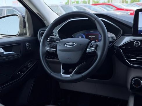 Used 2022 Ford Escape Titanium AWD/4WD image 25