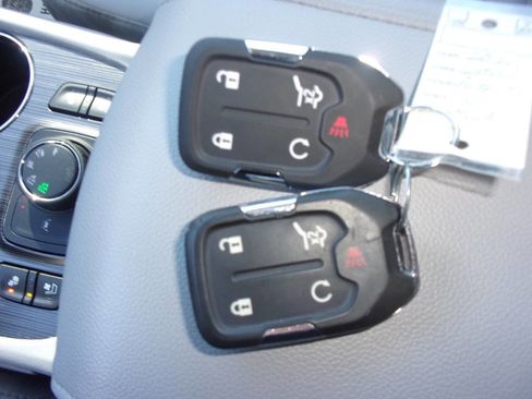 Used 2021 GMC Acadia SLT w/ Technology Package image 29