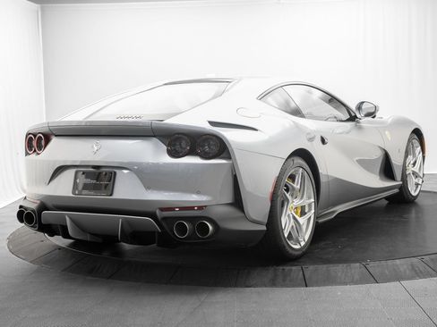 Used 2020 Ferrari 812 Superfast RWD image 7