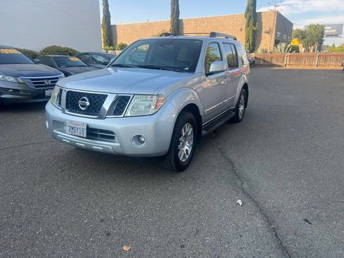 Used 2011 Nissan Pathfinder LE w/ Navigation Pkg image 1