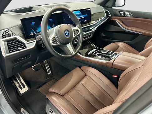 Certified 2024 BMW X5 xDrive50e w/ M Sport Package image 9