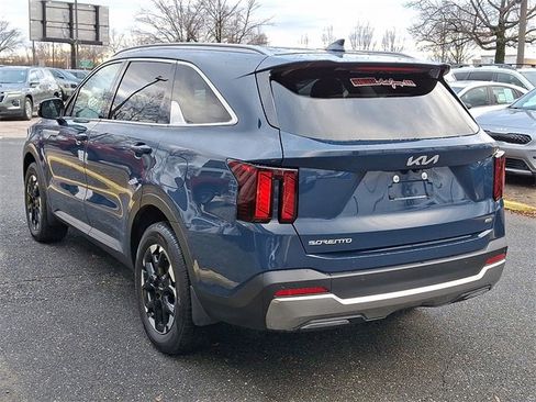 Certified 2025 Kia Sorento S image 4