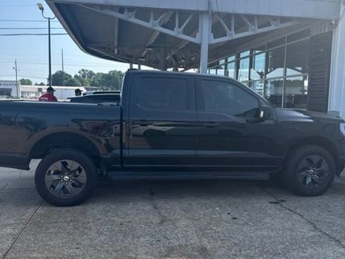Used 2025 Ford F150 Lightning XLT AWD/4WD image 4