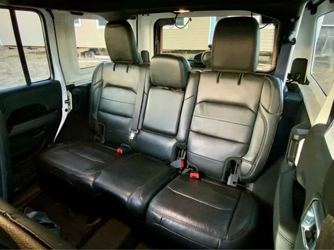 Used 2021 Jeep Wrangler Unlimited Sahara image 30