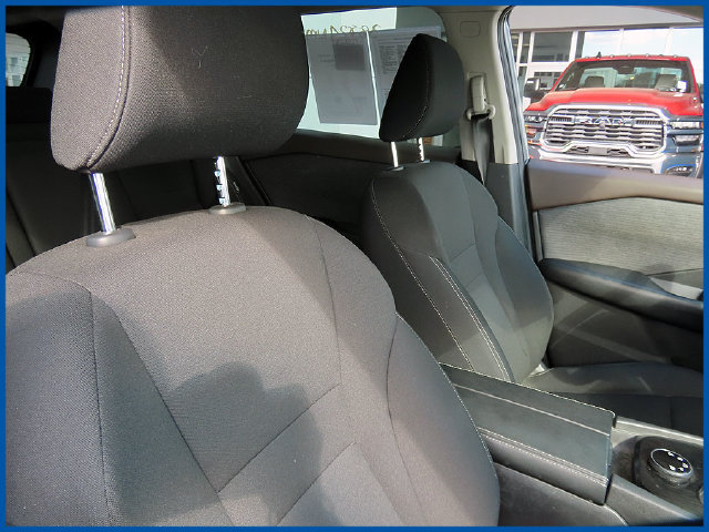Used 2023 Nissan Rogue S AWD/4WD image 9