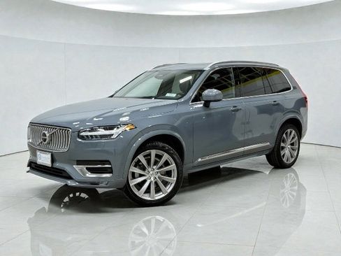 Used 2023 Volvo XC90 B6 Plus image 34