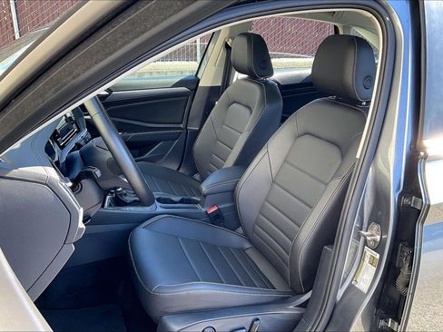 Certified 2024 Volkswagen Jetta SE w/ Panoramic Sunroof Package image 24