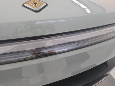 Used 2025 Rivian R1S Adventure Dual AWD/4WD image 35