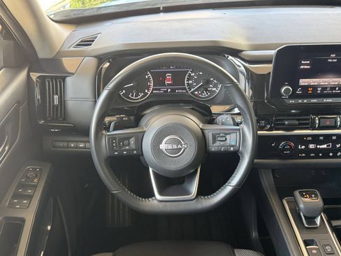 Used 2025 Nissan Pathfinder SV FWD image 30