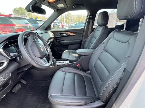 Used 2023 Chevrolet TrailBlazer ACTIV w/ Convenience Package image 9