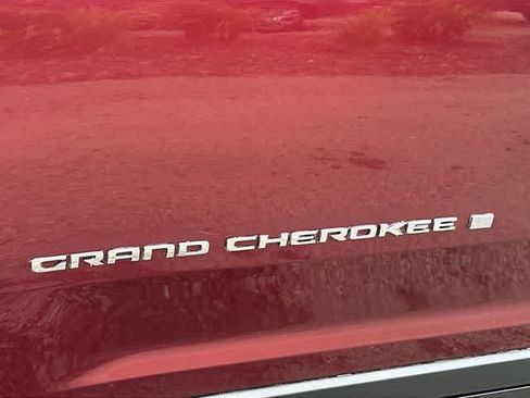Used 2023 Jeep Grand Cherokee Limited AWD/4WD image 28