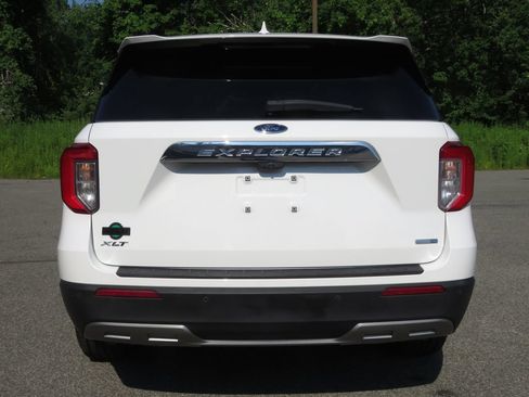 Used 2020 Ford Explorer XLT w/ Equipment Group 202A AWD/4WD image 6