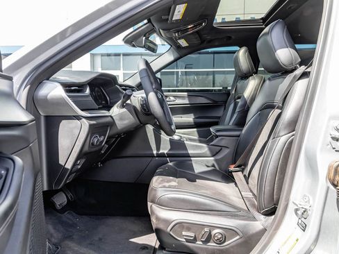 Used 2025 Jeep Grand Cherokee L Altitude RWD image 7