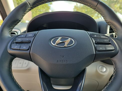 Used 2020 Hyundai Venue FWD image 21