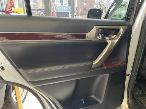 Used 2015 Lexus GX 460 w/ Premium Package image 17