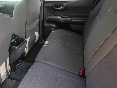 Used 2016 Toyota Tacoma TRD Sport w/ Towing Package image 19