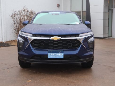 Used 2024 Chevrolet Trax LS w/ LS Convenience Package image 3