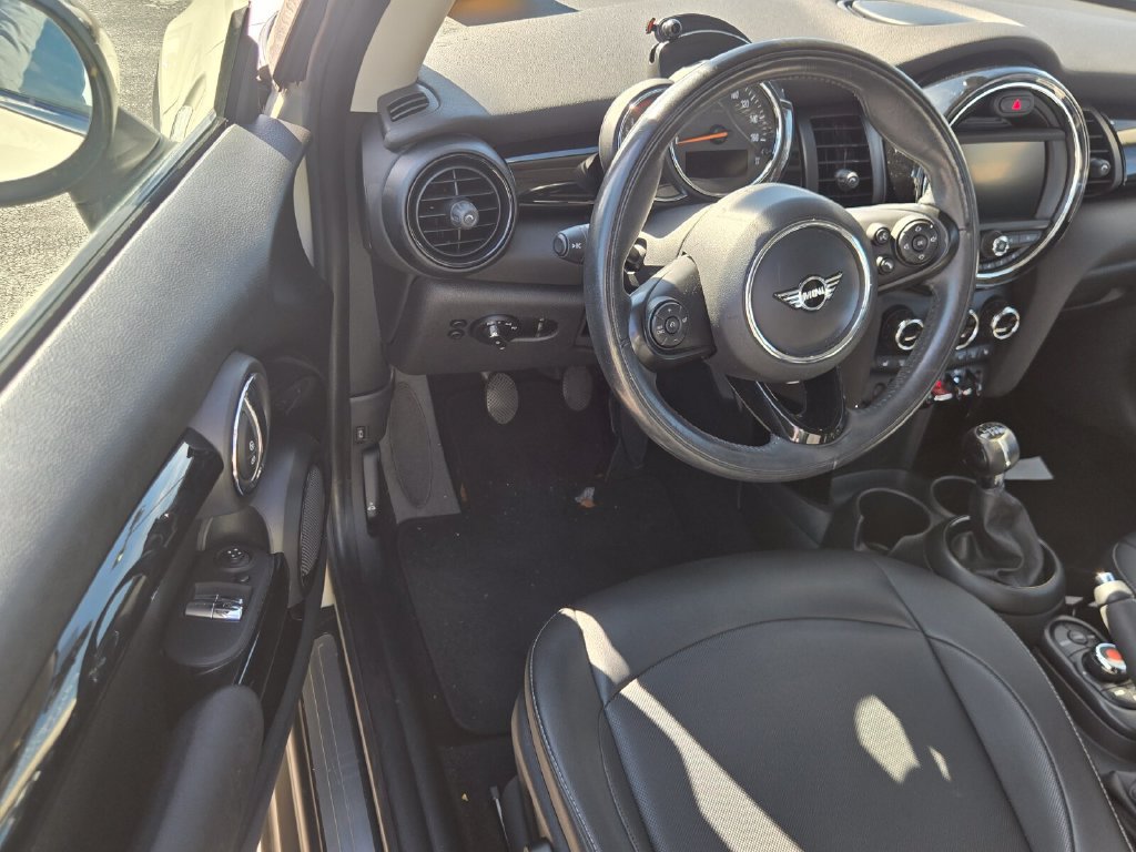 Used 2019 MINI Cooper 2-Door Hardtop FWD image 9