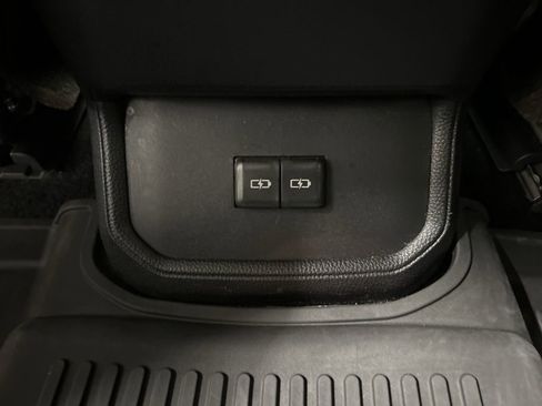 Used 2024 Toyota Highlander XLE image 25