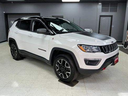 Used 2020 Jeep Compass Trailhawk image 2