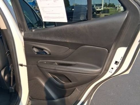 Used 2021 Buick Encore Preferred AWD/4WD image 27