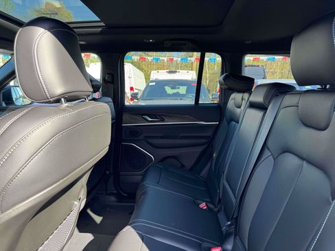 New 2026 Jeep Grand Cherokee Limited AWD/4WD image 30