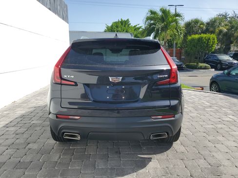 Used 2023 Cadillac XT4 Luxury w/ Cold Weather Package FWD image 5