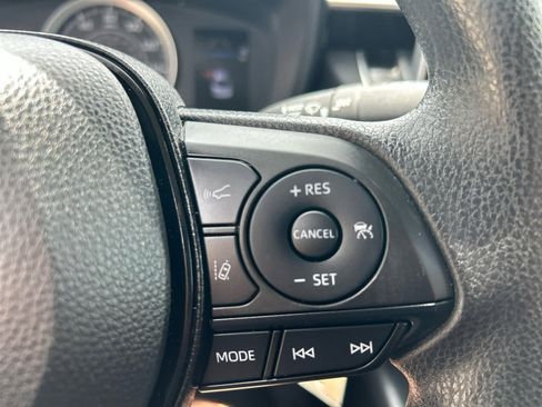 Used 2021 Toyota Corolla LE image 19