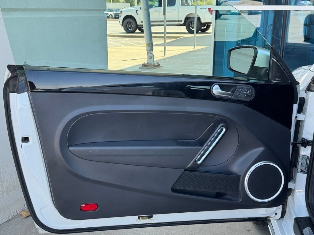 Used 2018 Volkswagen Beetle 2.0T Dune FWD image 15