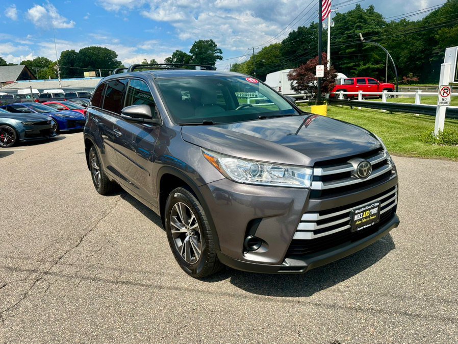 Used 2017 Toyota Highlander LE AWD/4WD image 3