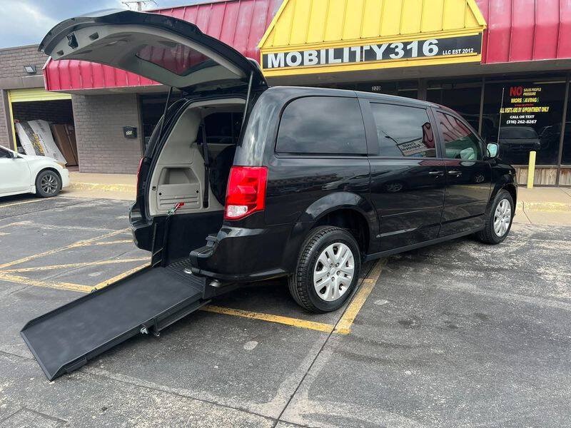 Used 2017 Dodge Grand Caravan SE w/ Power Window Group FWD image 2