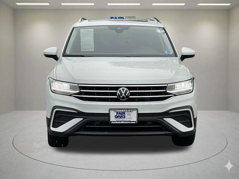 Used 2024 Volkswagen Tiguan SE FWD image 3