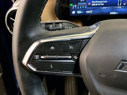 Used 2025 Chevrolet Equinox ACTIV w/ Safety and Technology Package image 17