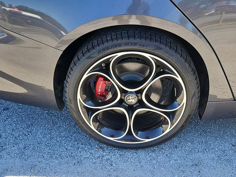 Used 2024 Alfa Romeo Giulia Veloce image 5