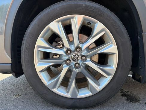Used 2021 Toyota Highlander Limited AWD/4WD image 21