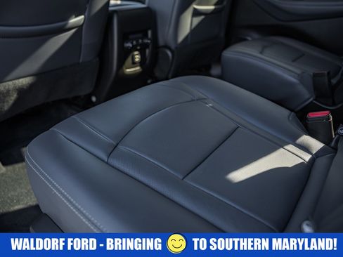 Used 2023 Buick Enclave Essence image 36