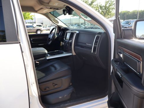 Used 2017 RAM 1500 Laramie RWD image 29
