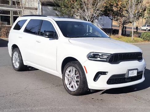 Used 2024 Dodge Durango GT image 3