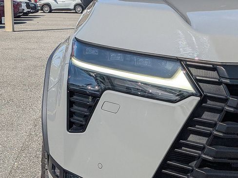 Used 2024 Lexus GX 550 AWD/4WD image 9
