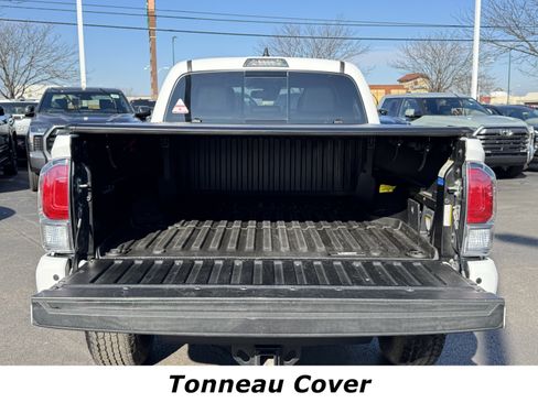 Used 2020 Toyota Tacoma TRD Off-Road image 13