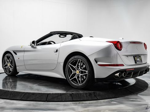 Used 2016 Ferrari California T image 13