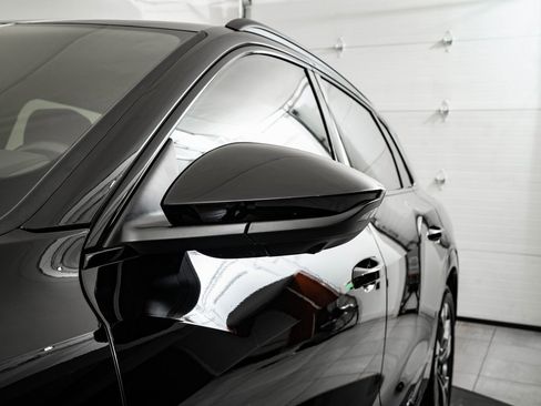 Used 2022 Audi e-tron Premium w/ Convenience Plus Package image 17