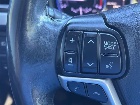 Used 2019 Toyota Highlander XLE image 19