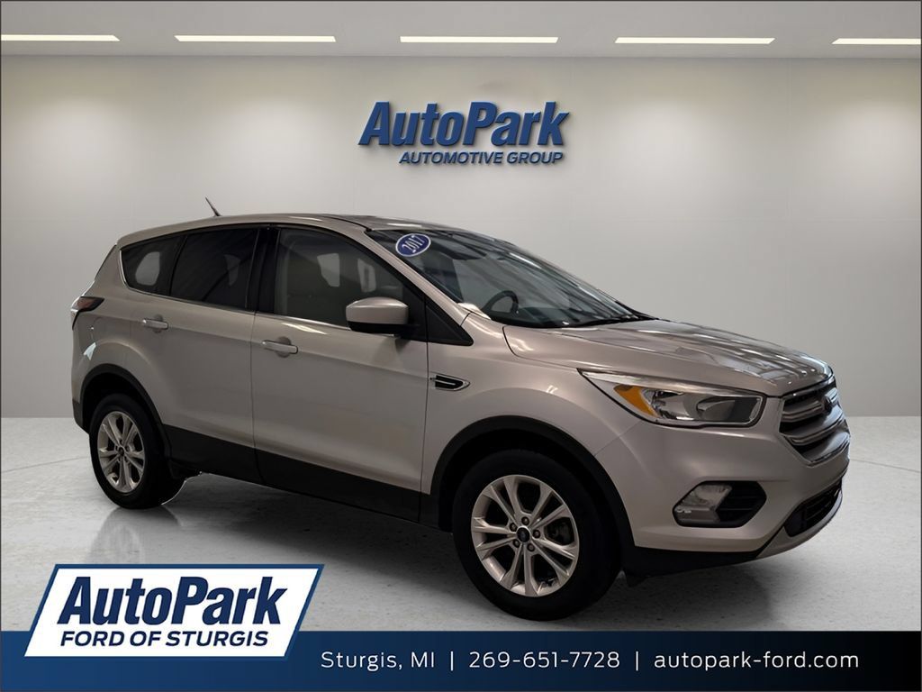 Used 2017 Ford Escape SE FWD image 1