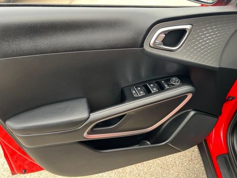 Certified 2023 Kia Soul S FWD image 7