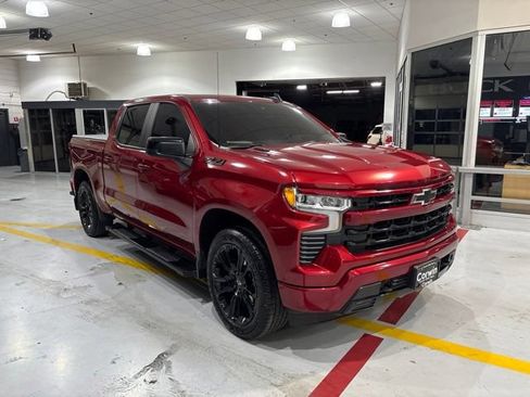 Used 2024 Chevrolet Silverado 1500 RST w/ Z71 Off-Road Package AWD/4WD image 3